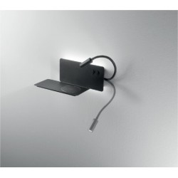 FLAT  Applique in metallo con retroilluminazione LED e spot LED orientabile. Caricatore wireless e USB per cellulare.
